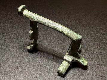Oud-Romeins Brons Iconische Knee fibula, met een