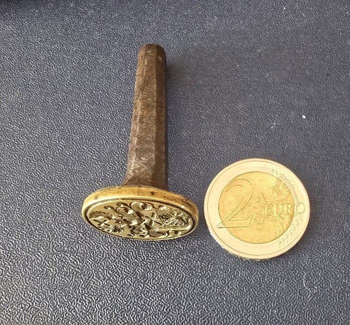Oud adellijk zegel, heraldisch zegel met pauw en kruisende, Antiek en Kunst, Antiek | Overige Antiek