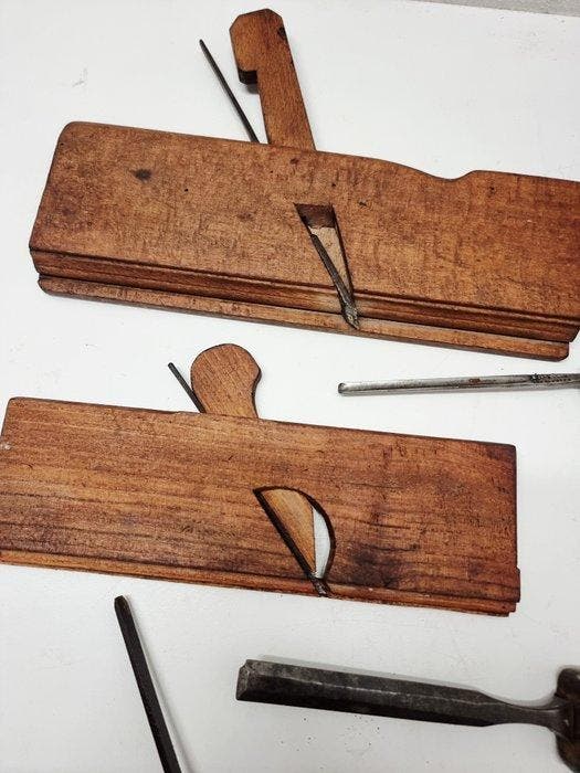 Werkgereedschap (17) - Carpenters planes and chisels, Antiek en Kunst, Antiek | Wandborden en Tegels