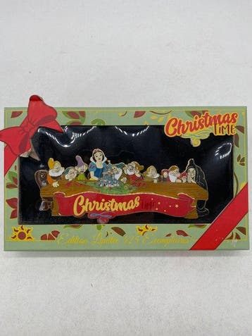 Snow White & The Seven Dwarfs Pins géant Christmas Time, Verzamelen, Disney, Nieuw