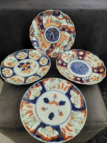 4 Antieke Japanse Imari borden - Porselein - Japan - 20e