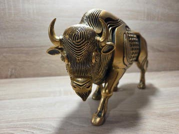 Sculpture, Sculpture de yak/bison finition cuivrée - 27 cm -