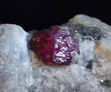 102 gram 5,50 cm × 3,40 cm grotere robijn Badakhshan /