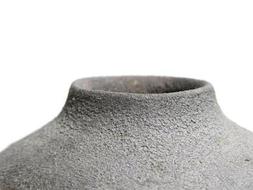 Vaas - Oshika Kiln Zwarte zand-inleg Bloemenvaas Door Shikao