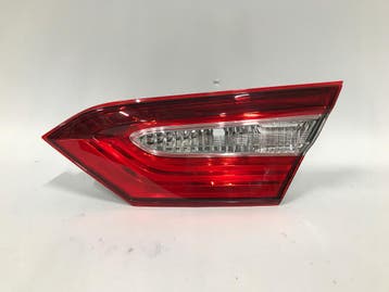 Toyota Camry IX 2018 Sedan Achterlicht Rechts Binnen LED 33-, Verzenden