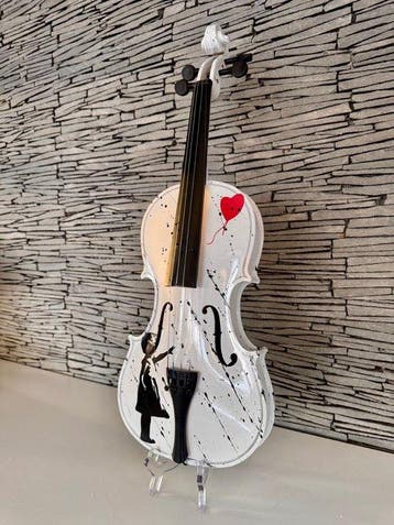 L.M ARTS - Violon Banksy