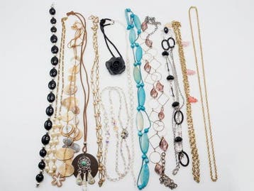 Themacollectie - 20x vintage halskettingen - Sharra Pagano,