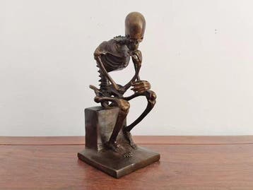 Beeldje - Skelet in denkende houding - Brons