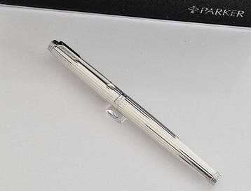 Parker - 75 Godron – Mirror-Finish Silver 30µ – Flat Tassies, Nieuw
