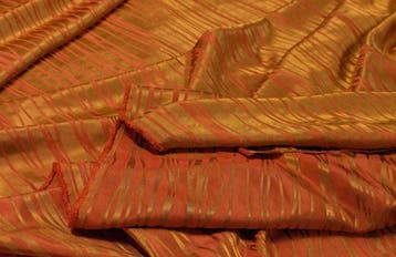 Fiamme arancio-dorate in misto seta – Castello del Barro -