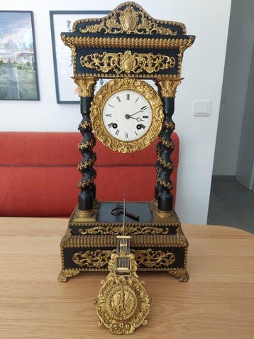 Pendule portique - Bronze, Bois - 1850-1900