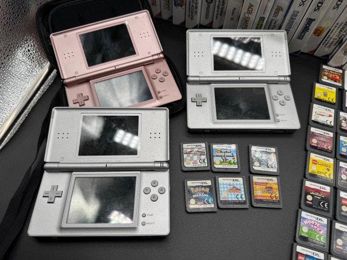 Nintendo - DS - huge lot - Videogameconsole + games, Games en Spelcomputers, Spelcomputers | Overige Accessoires