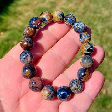 Armband van natuurlijke blauwe Pietersiet uit Namibië. Hoge