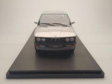 maxima 1:18 - Voiture miniature - BMW E28 M5 - Zilvergrijs -, Hobby en Vrije tijd, Nieuw