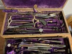 Gustav Stoeber/Bernhard HeineAntieke chirurgie-set,