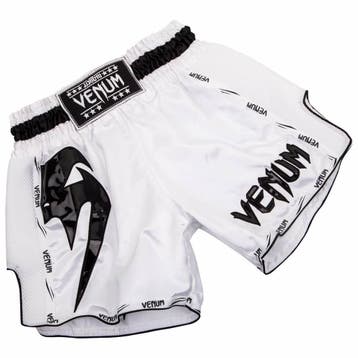 Venum Kickboks Broekjes Giant Wit Zwart Thaiboks Kleding, Verzenden, Zwart, Vechtsport, Nieuw