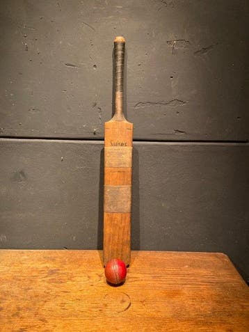 1930 - Antique Cricket bat - cricket ball - Don Bradman