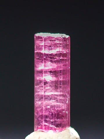 Levendig Rubellite-kristal • 1,15 ct • Fuchsia & Raspberry