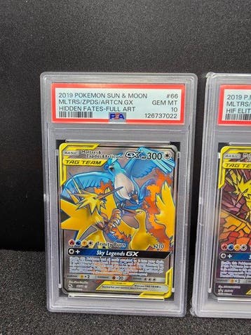 Pokémon - 2 Graded card - Moltres, Zapdos, Articuno 66 /