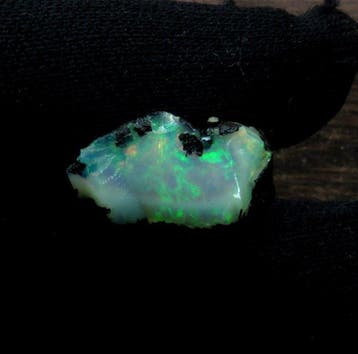 Natuurlijke Ethiopische Opaal – Multi Fire Steen Ruw- 2.3 g