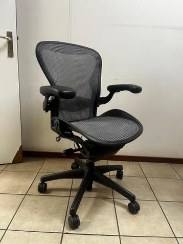 Herman Miller Aeron - Carbon Stoffering - Nieuwstaat, Verzenden, Zwart, Zo goed als nieuw, Bureaustoel