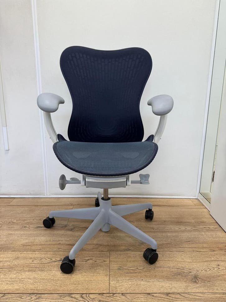40x Herman Miller Mirra 2 Butterfly Twilight/Studio Blue, Huis en Inrichting, Bureaustoelen, Bureaustoel, Blauw, Zo goed als nieuw