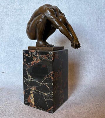 Naar Milo (1910-1978) - Beeld, “The Dive” 23 cm / 3.1 kg