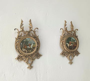 Decoratief ornament (2) - Paar wandmedaillons in vintage