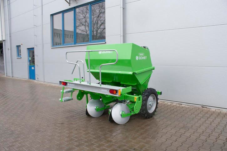Bomet Aardappelpootmachine 2 rijen Gemini, Articles professionnels, Agriculture | Outils