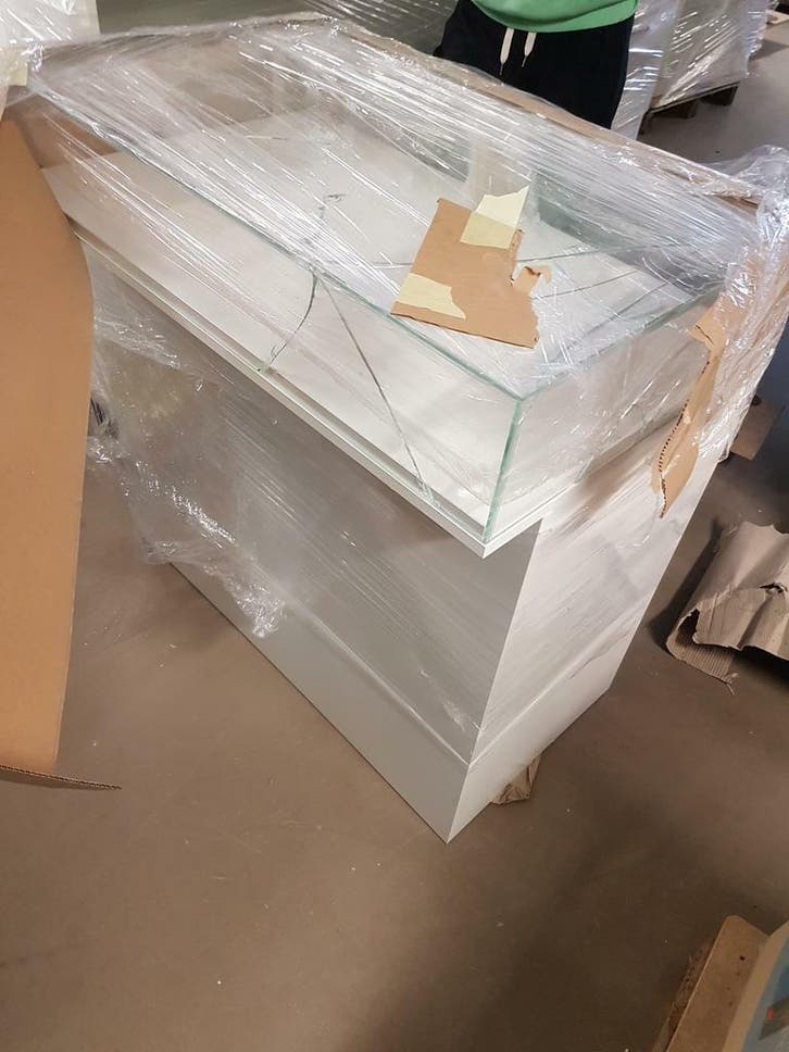 Nieuw meubel met glasschade, Articles professionnels, Aménagement de Bureau & Magasin | Commerce & Inventaire, Enlèvement ou Envoi