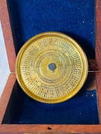 Calculateur horaire universel / World Time , coffret ,