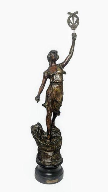 Jean-Baptiste Germain (1841-1910) - sculptuur, Statue Woman