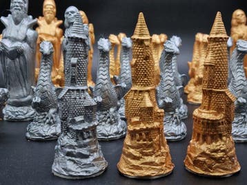 Fantasy Schachfiguren Set – Mystik Merlin Gold und Silber