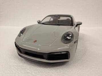 Minichamps 1:18 - Modelauto - Porsche 911 (992) Carrera 4S -