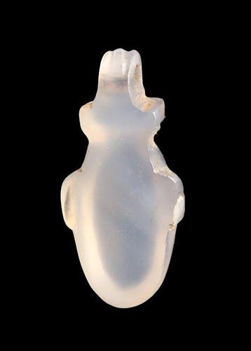 Oude Egypte, late periode Witte Agaat Hartamuleet (Zonder