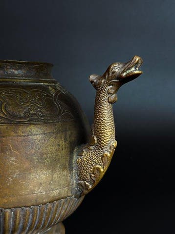 Teapot - Bronze - Himalayan region - late 19th - early 20th