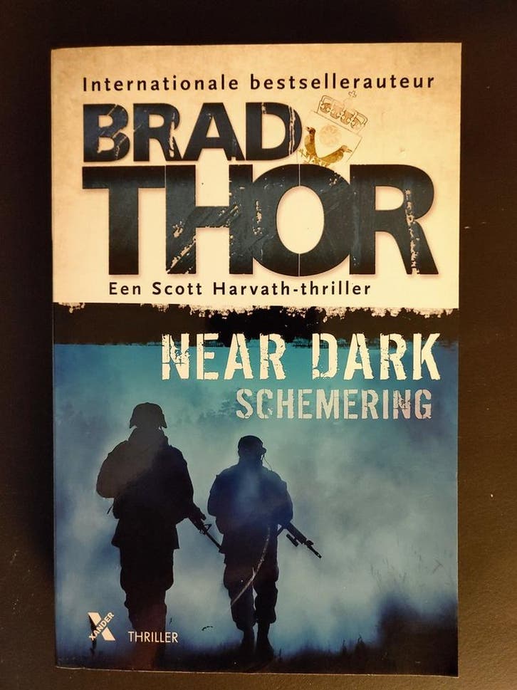 Brad Thor. Een Scott Harvath Thriller. Near Dark, Schemering, Livres, Thrillers, Envoi