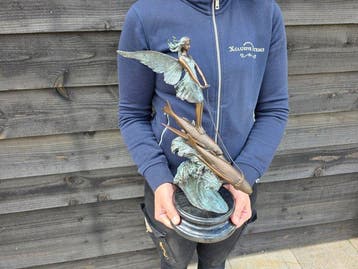 Beeld, Fairy Riding Flying Fish - 38 cm - Brons, Marmer -