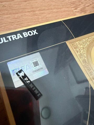 Panini - 1 Box - Official Football Trading Cards Ultra Box