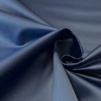 Prachtig zijde- en viscose-satijn met een lichte structuur,