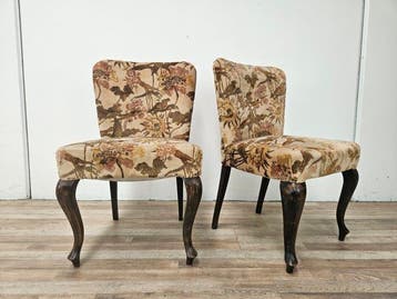 Stoel (2) - Een paar kamerstoelen van stof met