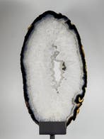 Very unique white colored agate slice on stand Gepolijste -