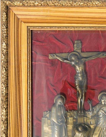 Reliëf, framed Calvary relief under domed glass - 53.5 cm -