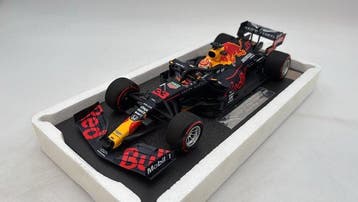 Minichamps 1:18 - Modelauto - Aston Martin Red Bull Racing, Hobby en Vrije tijd, Nieuw