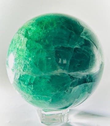 Smaragdgroene fluorietbol – met transparantie en natuurlijke