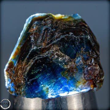 Natuurlijke zeer donkerblauwe saffierkristal Onbehandeld /