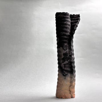 Vase - Grès non émaillé (yakishime), cuit au fumage, Sakata