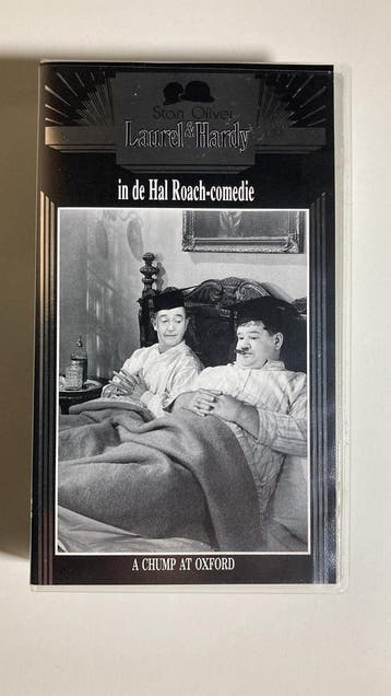 LAUREL & HARDY IN DE HAL ROACH-COMEDIES A CHUMP OF OXFORD, Gebruikt