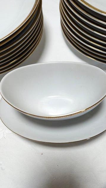 Service de table pour 6 (18) - Porcelaine - Bavaria 8 pers.