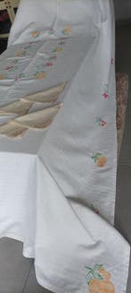 Grote prachtige handdoek met met de hand geborduurde